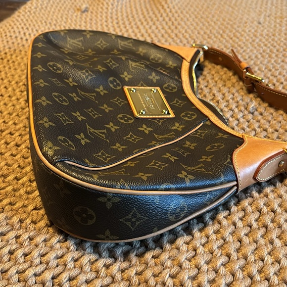 Louis Vuitton Thames GM Monogram Authentic Bag - Picture 3 of 15